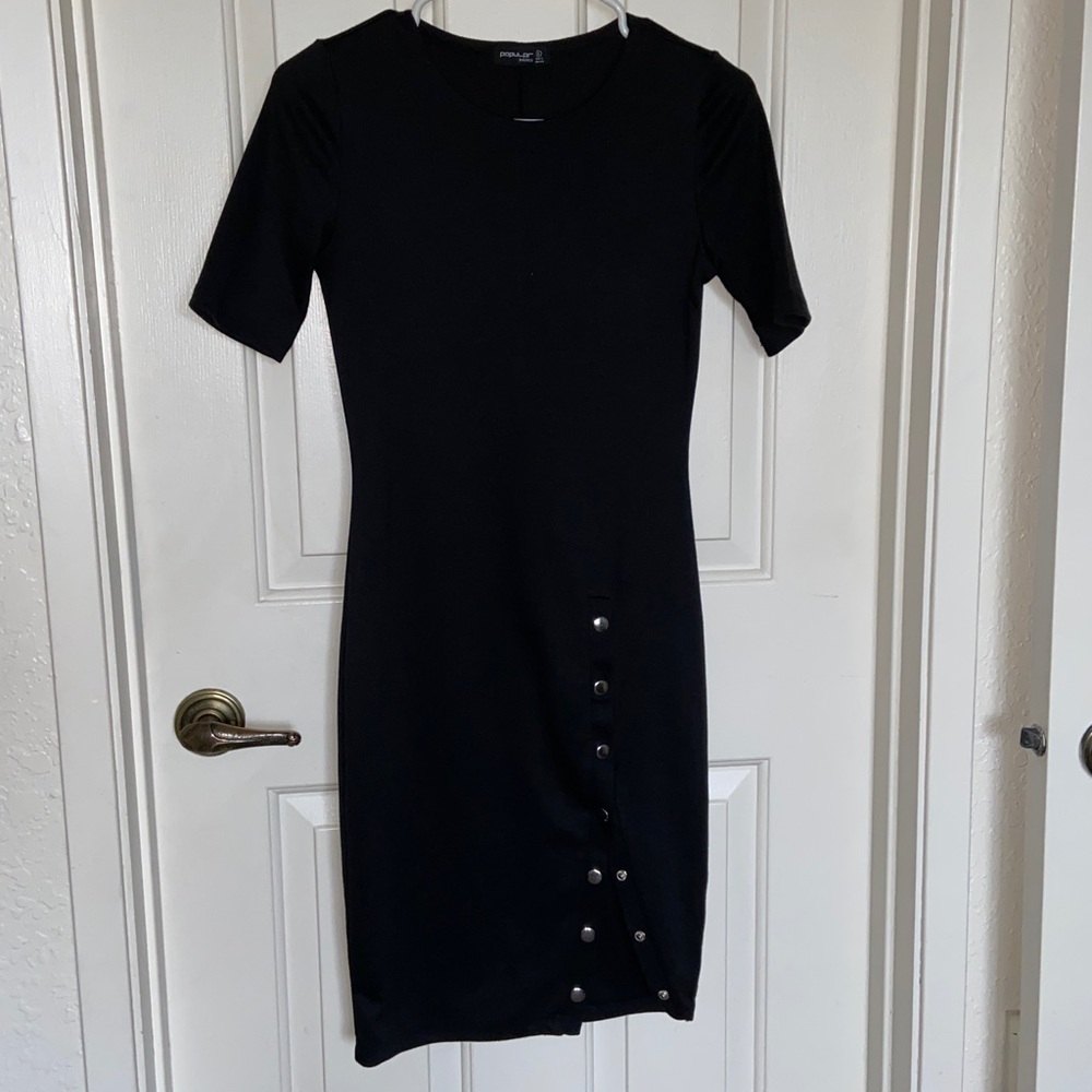 Black bodycon dress